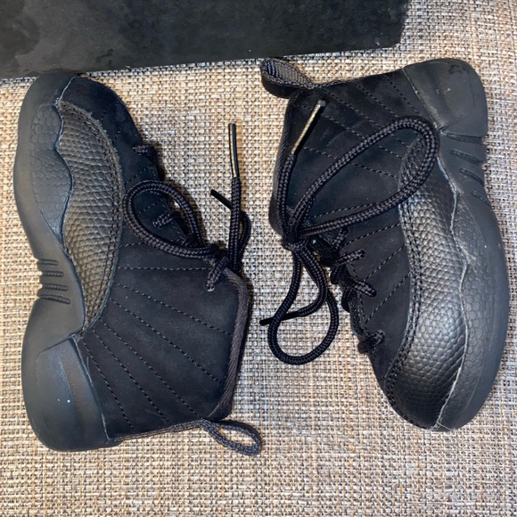 Kids Jordan 12 black taxi size 6c - Picture 3 of 7
